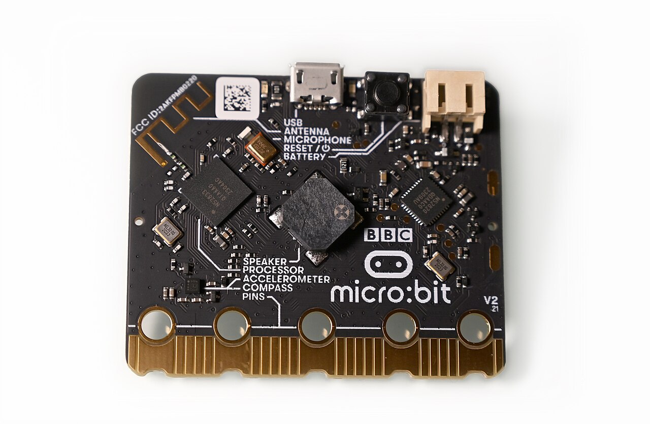 BBC micro:bit v2 开发板
